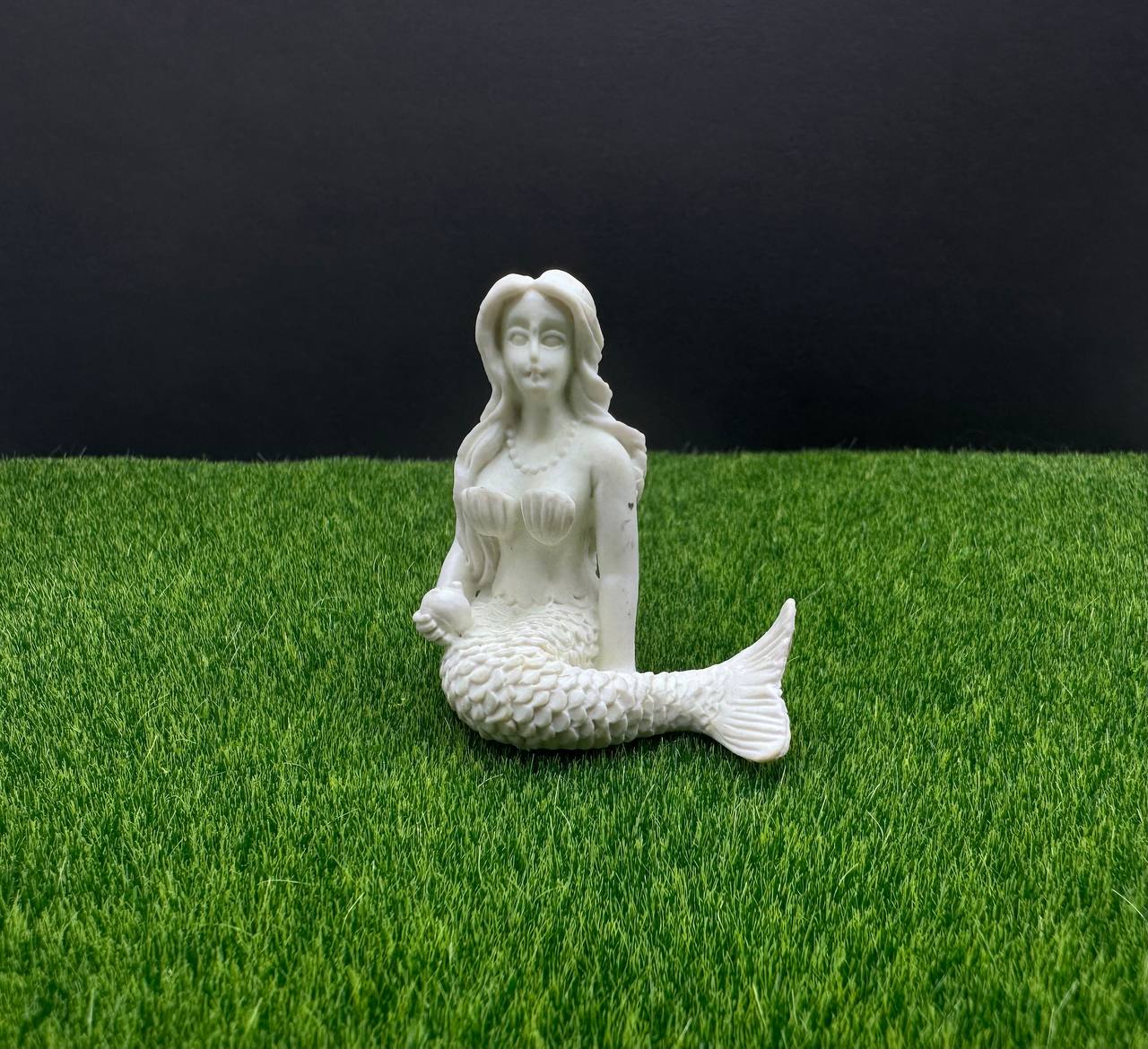 Русалка мечтательная  для макетов и диорам Dreamy Mermaid